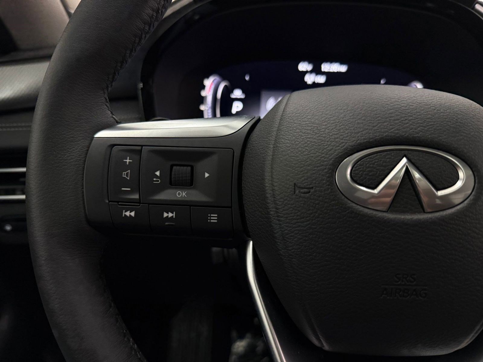 Used 2025 INFINITI QX60 Luxe FWD image 15