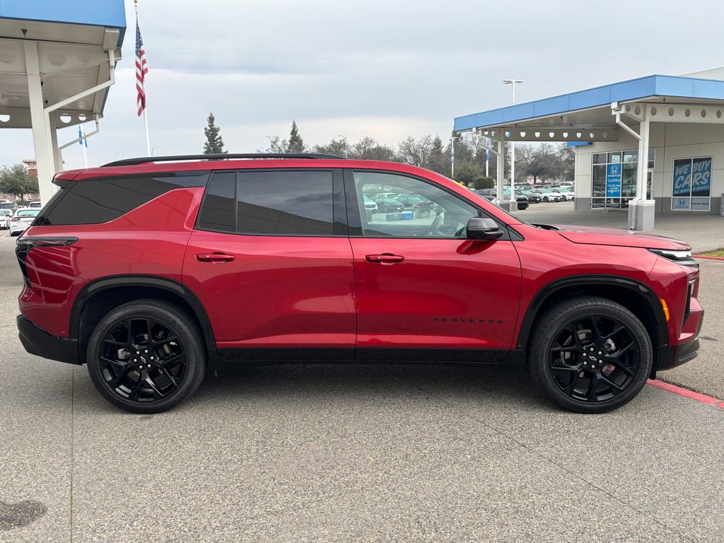 Used 2024 Chevrolet Traverse RS image 4