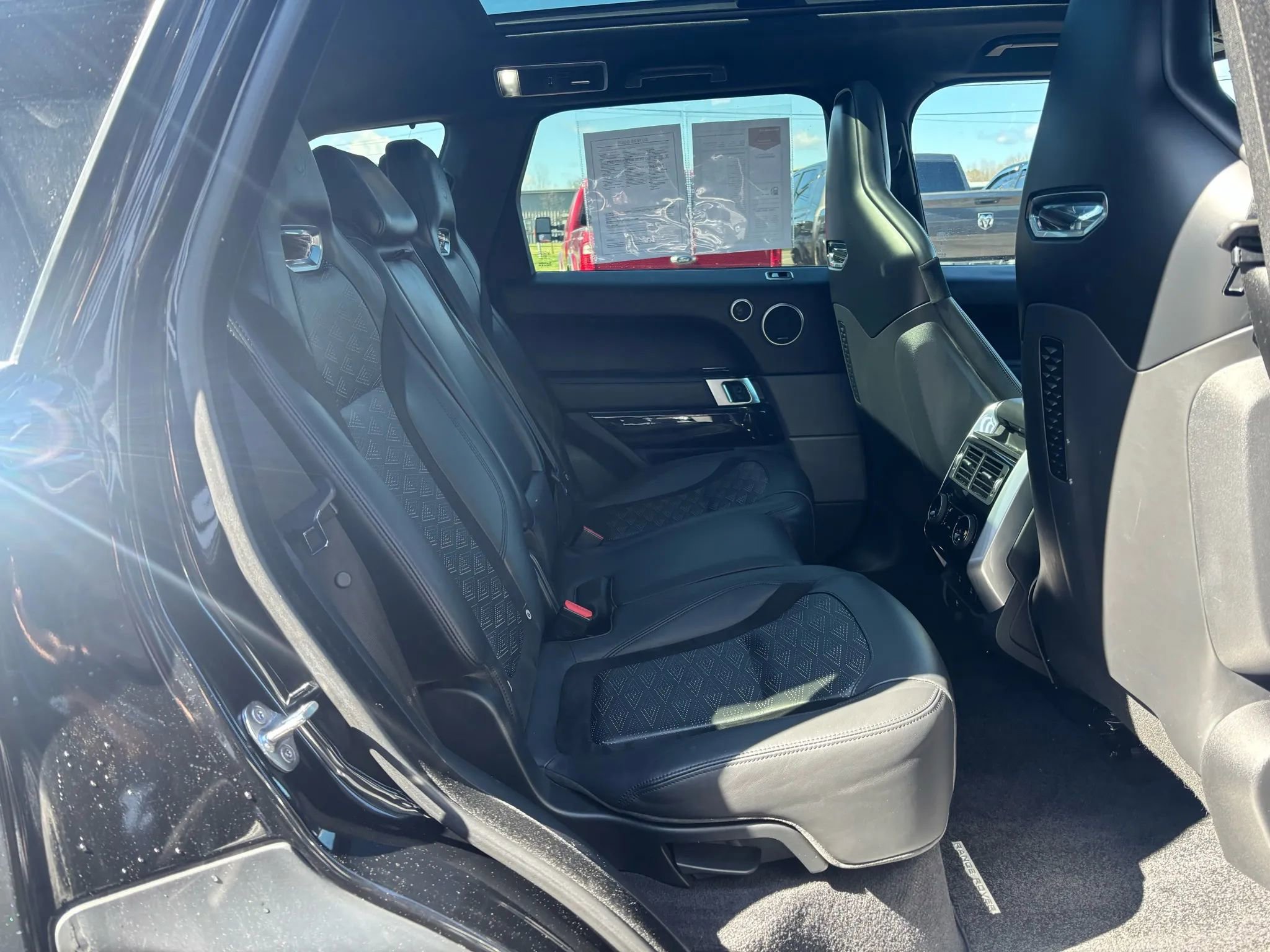 Used 2018 Land Rover Range Rover Sport SVR image 13