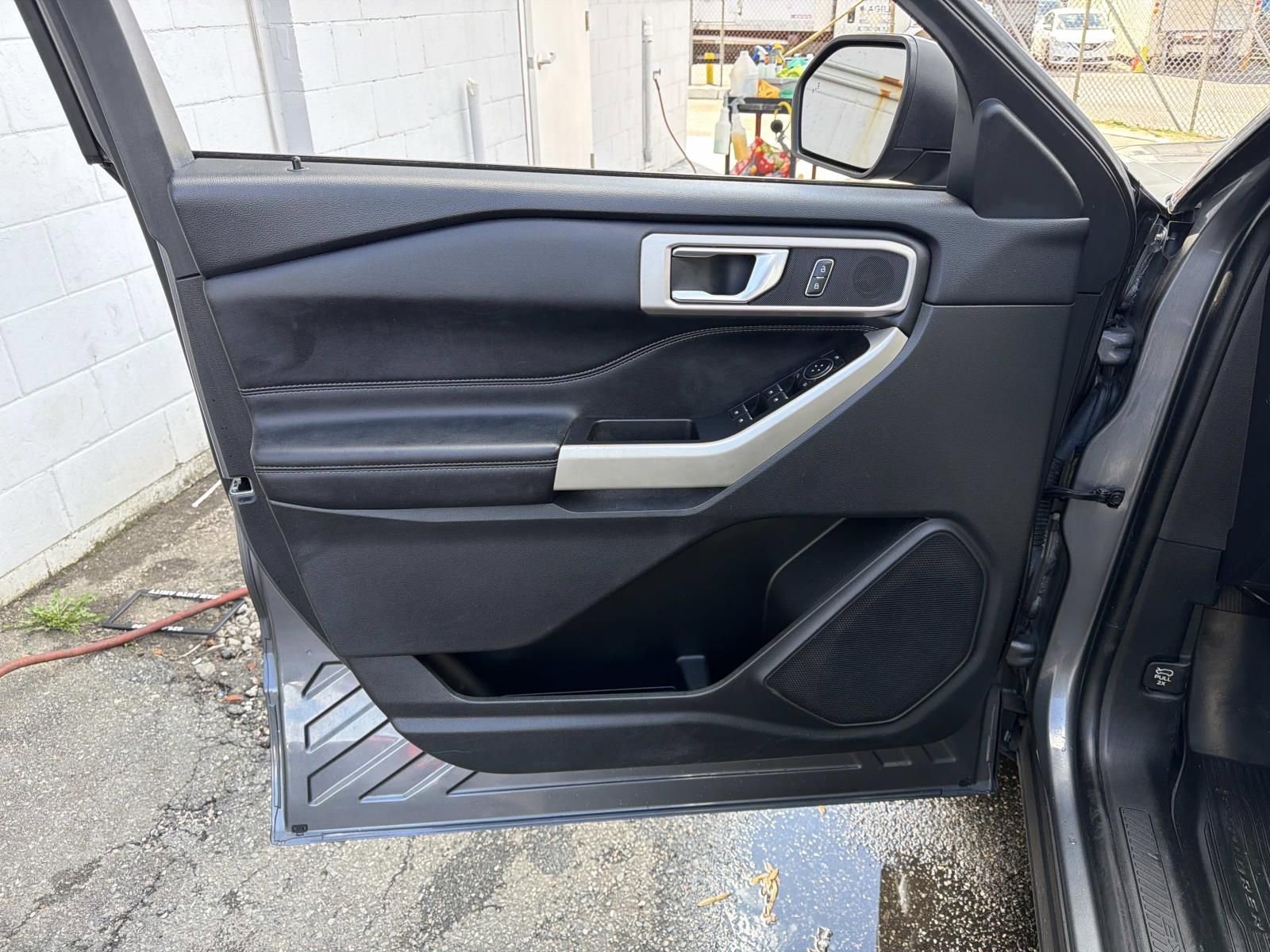 Used 2022 Ford Explorer XLT w/ Equipment Group 202A image 24