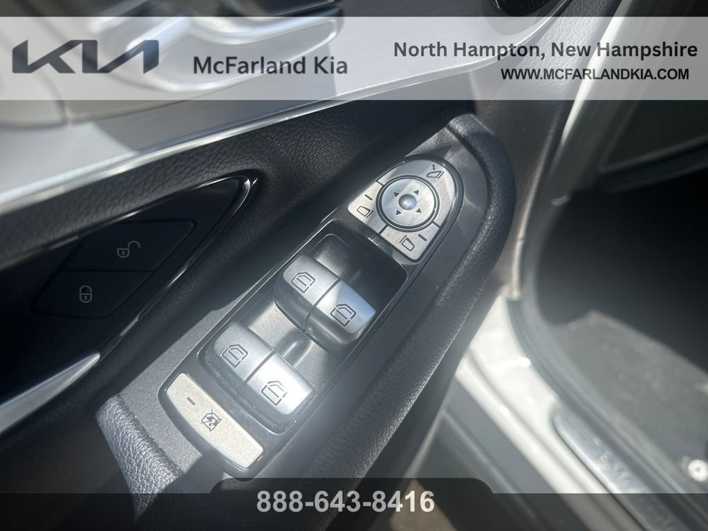Used 2021 Mercedes-Benz GLC 300 4MATIC image 11