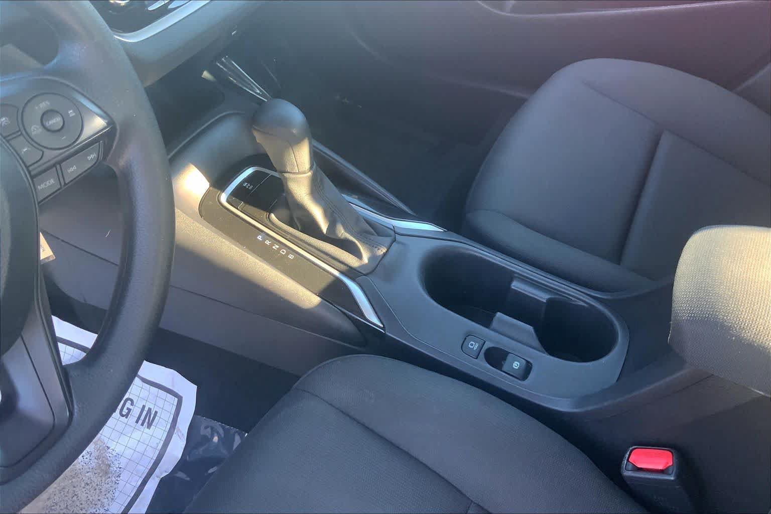 Used 2025 Toyota Corolla LE FWD image 17