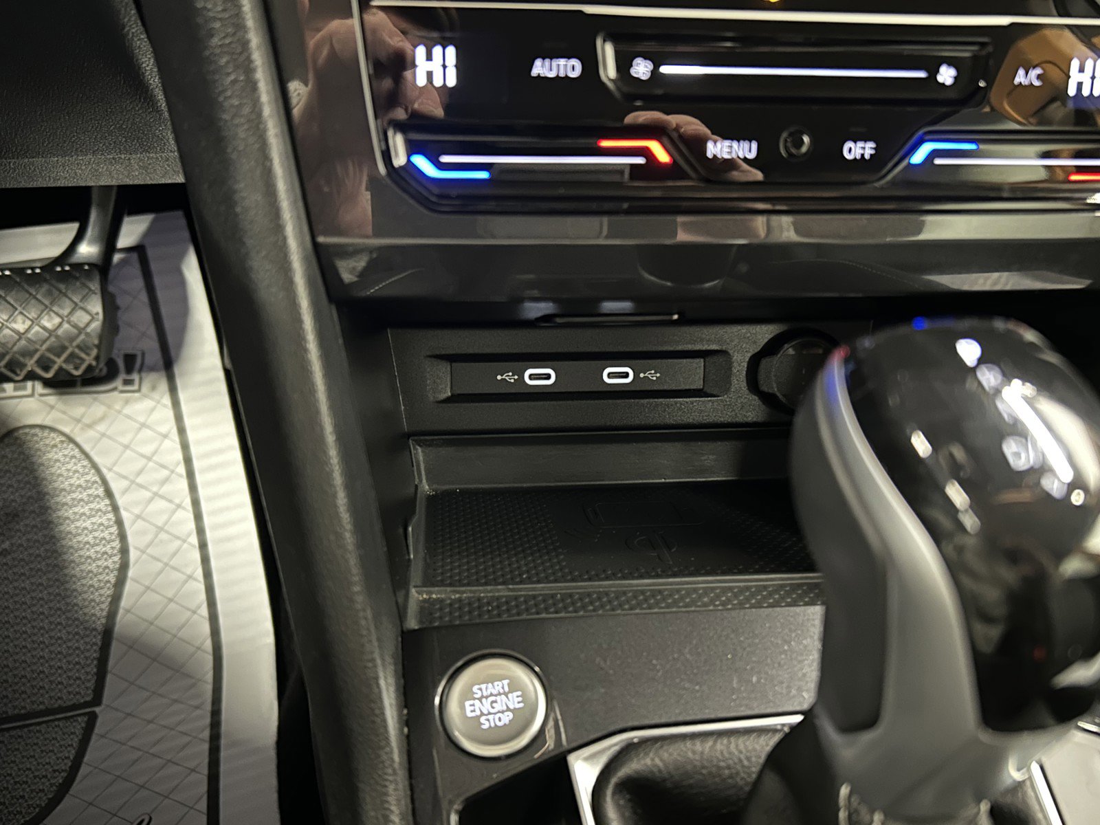 Used 2024 Volkswagen Tiguan SE image 30