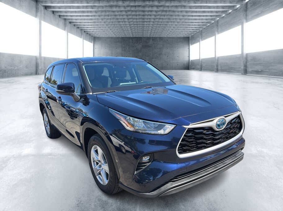 Used 2020 Toyota Highlander LE FWD image 1