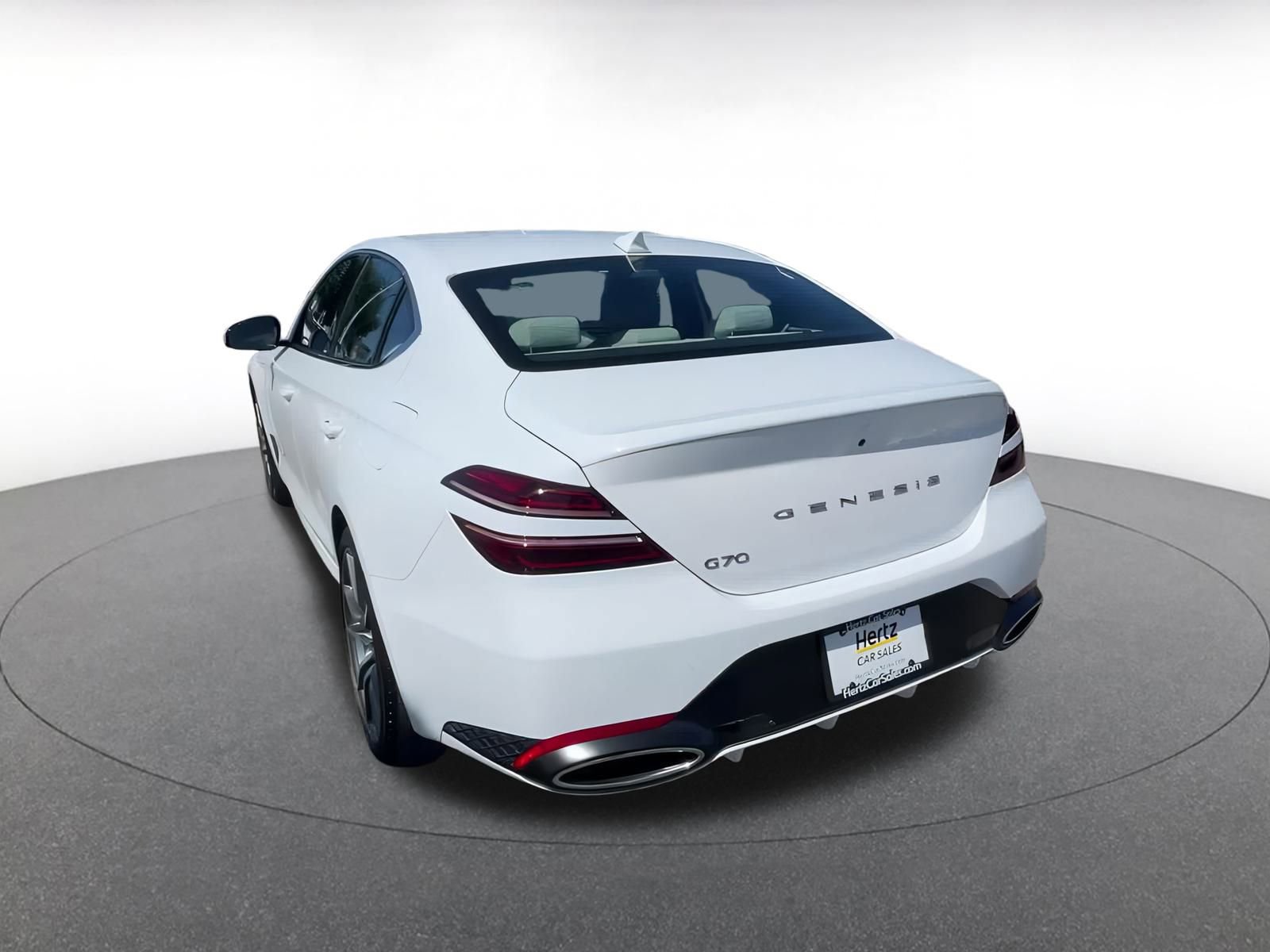Used 2025 Genesis G70 2.5T image 11