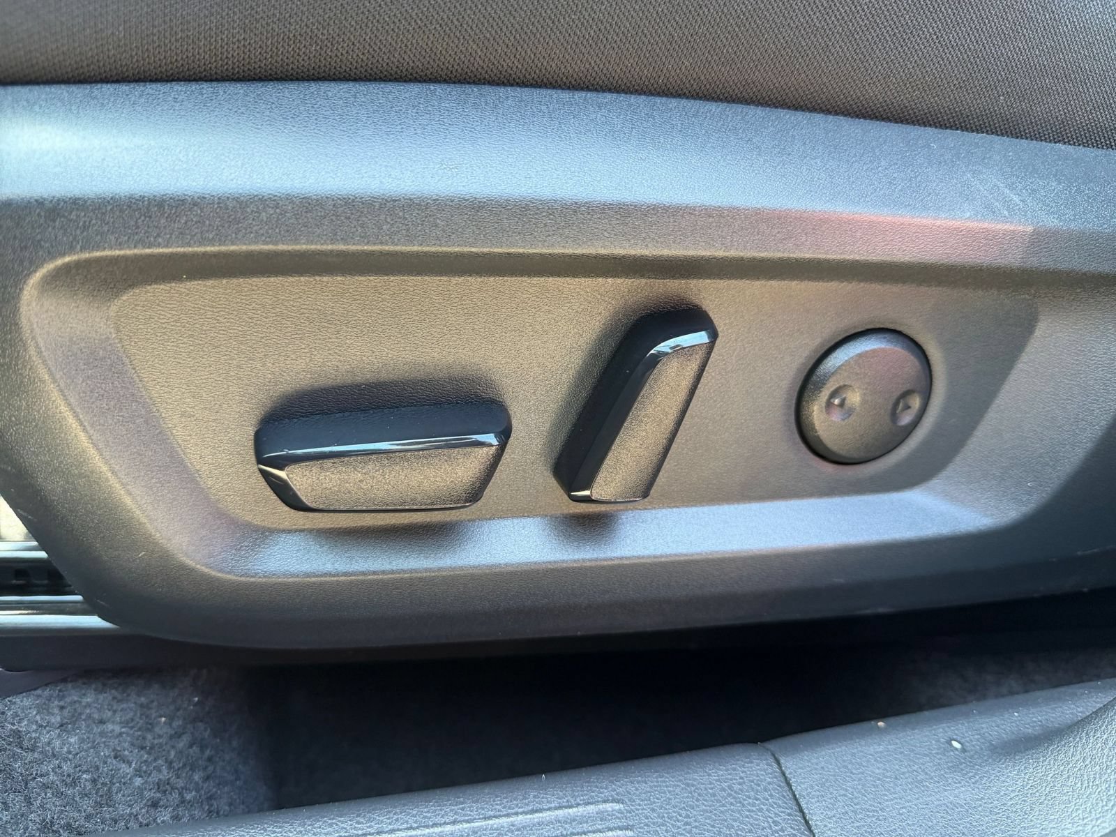 Used 2025 Nissan Rogue SV FWD image 22