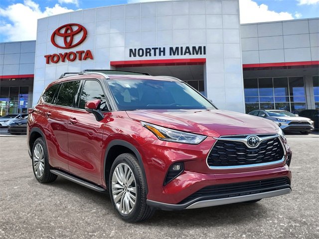 Used 2023 Toyota Highlander Platinum image 1