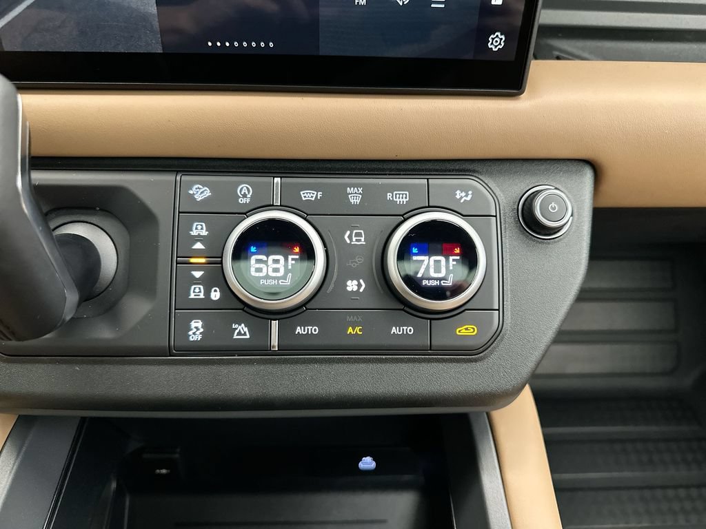 Certified 2025 Land Rover Defender 110 X-Dynamic SE AWD/4WD image 10