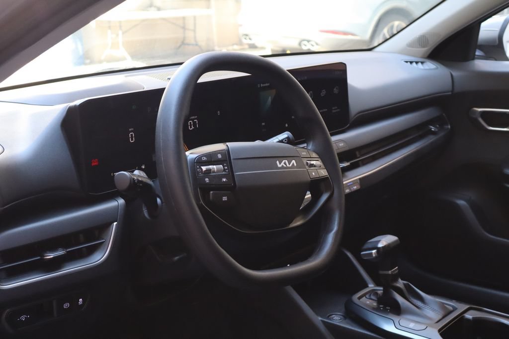 Used 2025 Kia K4 FWD image 17