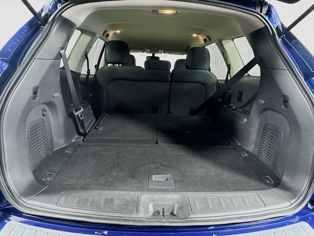 Used 2018 Nissan Pathfinder SV image 29