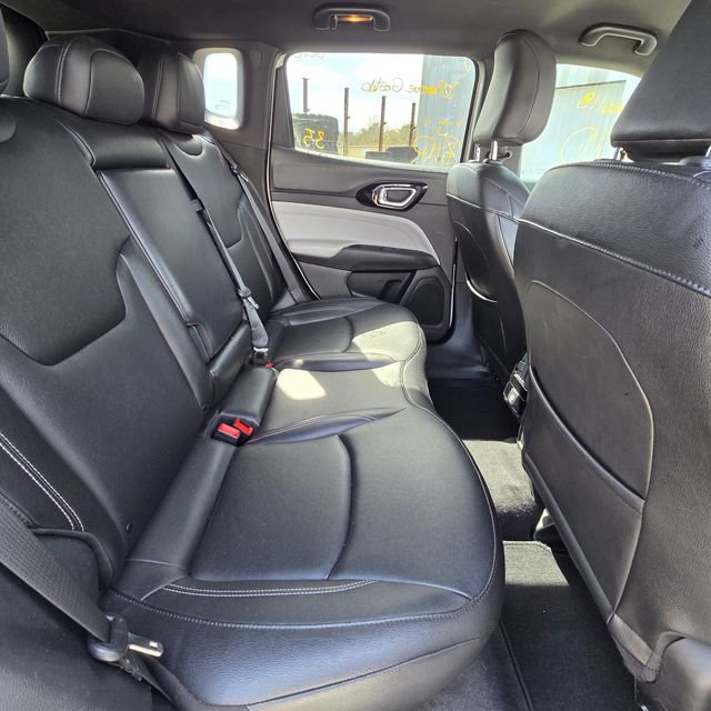 Used 2025 Jeep Compass Limited image 34