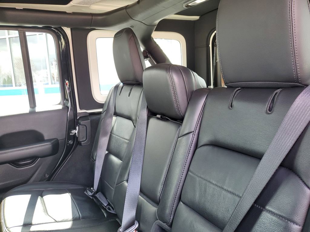 Used 2021 Jeep Wrangler Unlimited Sahara AWD/4WD image 29