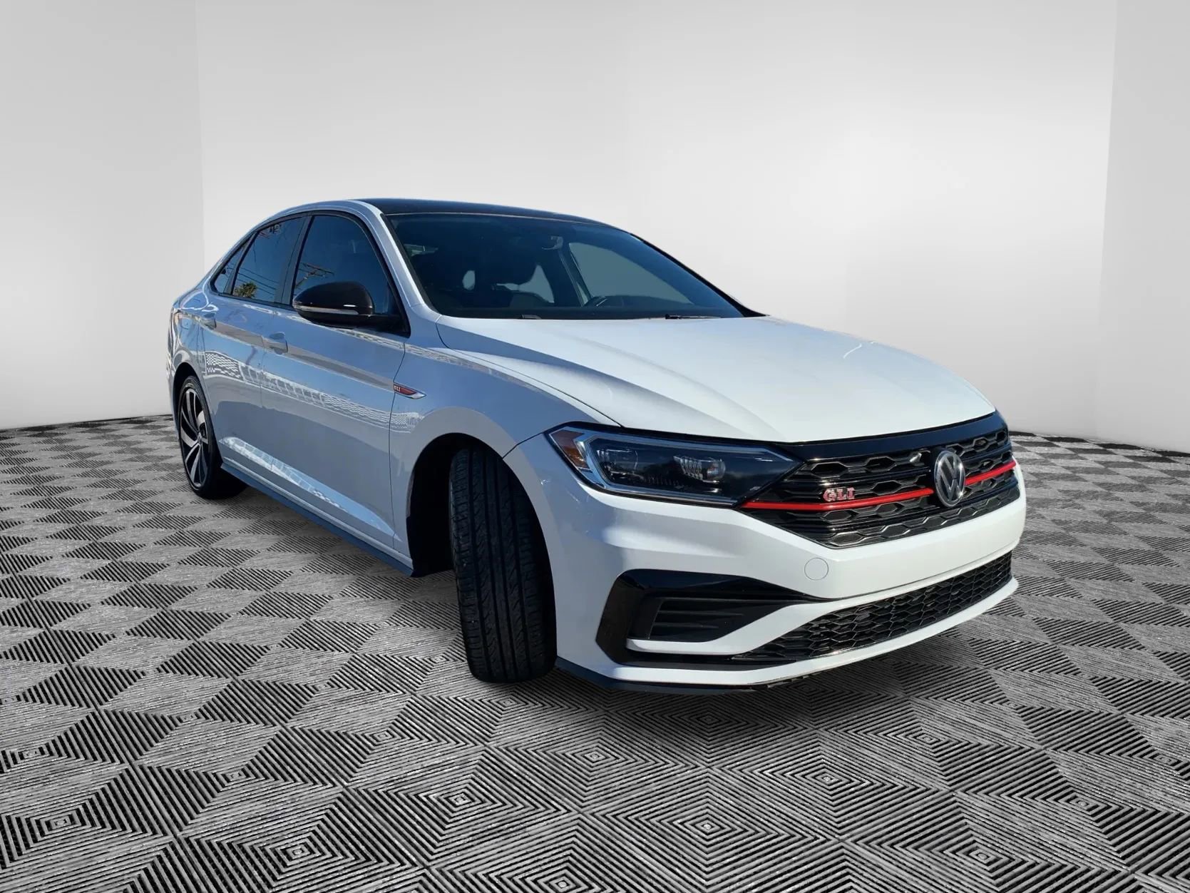 Used 2019 Volkswagen Jetta GLI FWD image 4