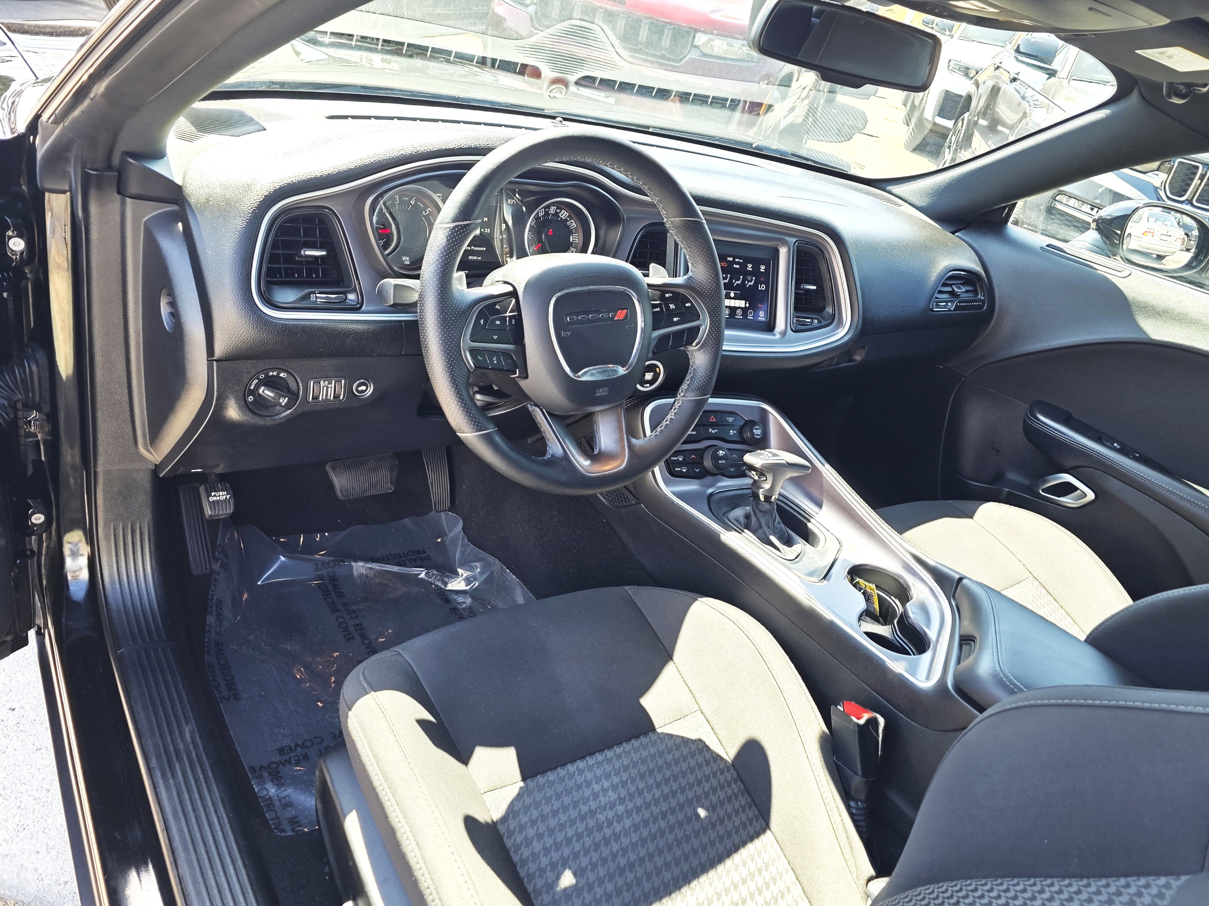 Used 2019 Dodge Challenger R/T w/ Driver Convenience Group RWD image 10