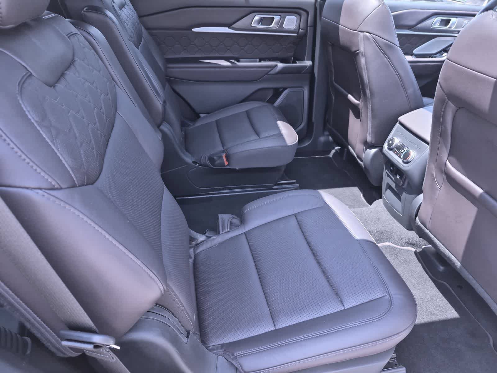 Used 2025 Ford Explorer Platinum w/ Ultimate Package AWD/4WD image 21