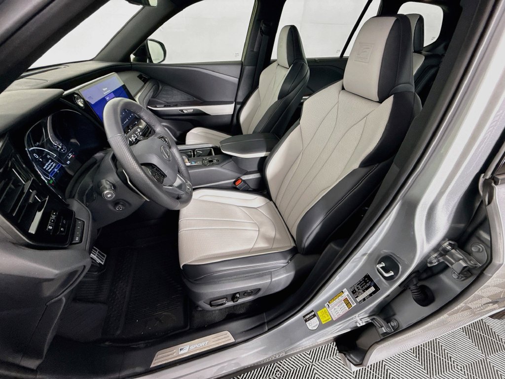 Certified 2026 Lexus TX 500h AWD w/ Technology Package image 22