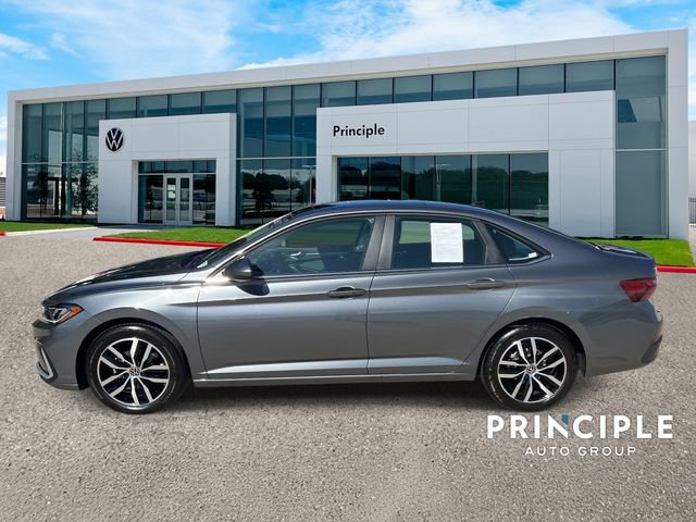 Used 2026 Volkswagen Jetta SE FWD image 6