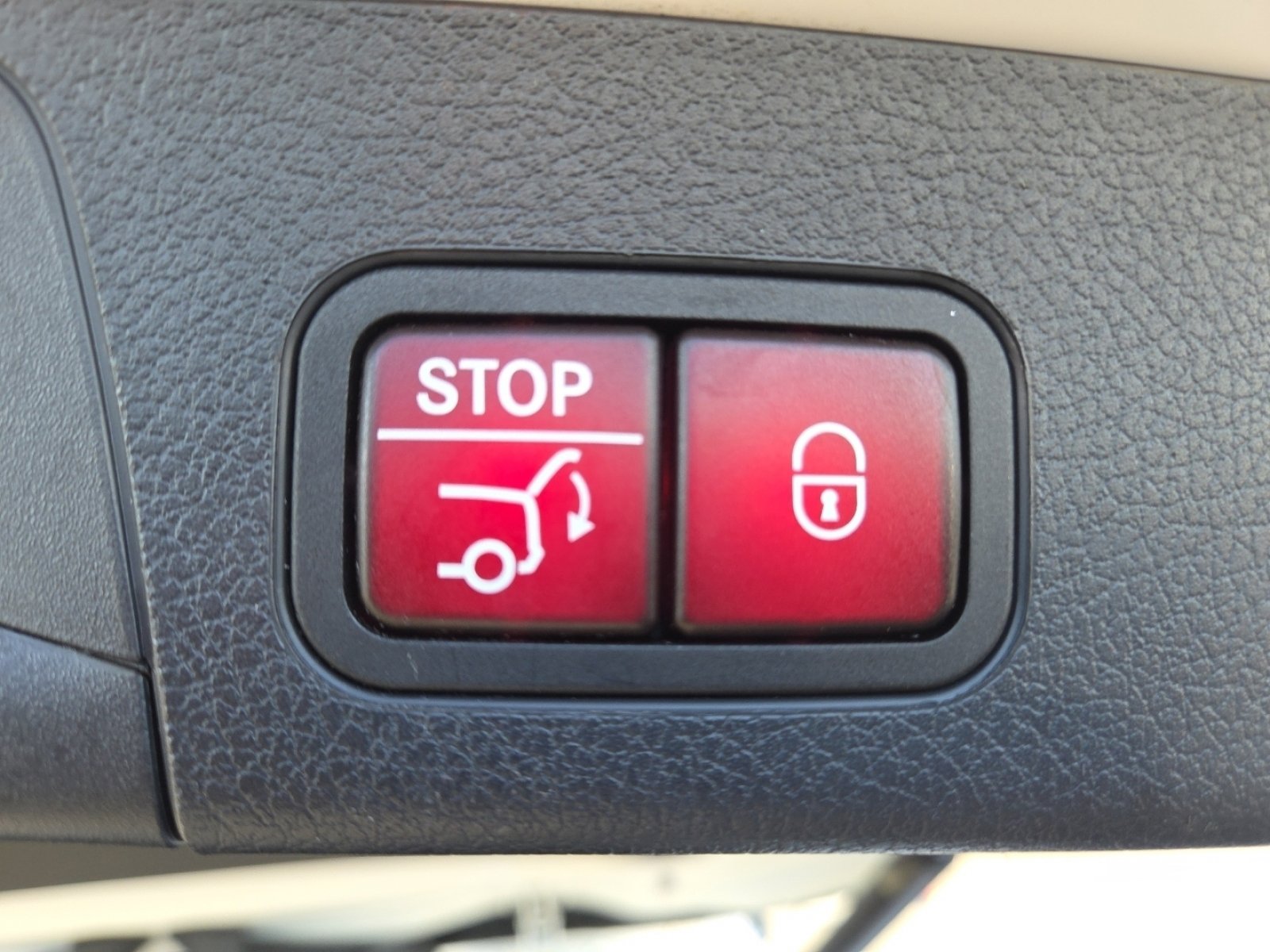 Used 2022 Mercedes-Benz GLB 250 4MATIC image 23