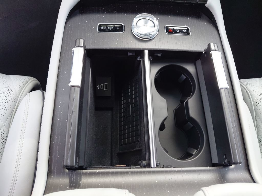 New 2026 Lincoln Navigator L Black Label AWD/4WD image 18