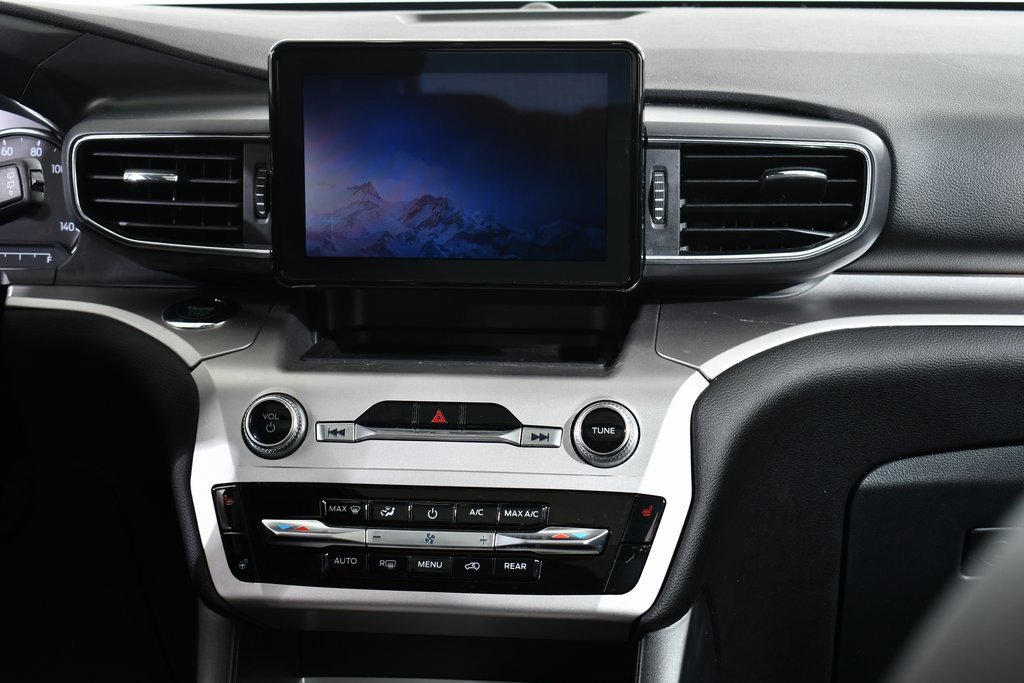 Used 2022 Ford Explorer XLT w/ Equipment Group 202A image 9