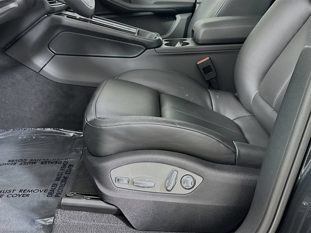 New 2025 Porsche Macan AWD/4WD image 22