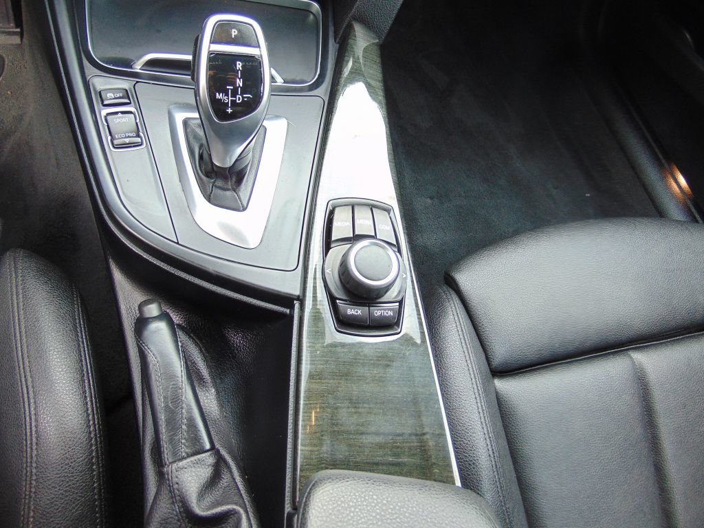 Used 2018 BMW 330i xDrive Sedan w/ Convenience Package AWD/4WD image 19