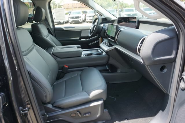 New 2027 Ford Expedition Max Active RWD image 3