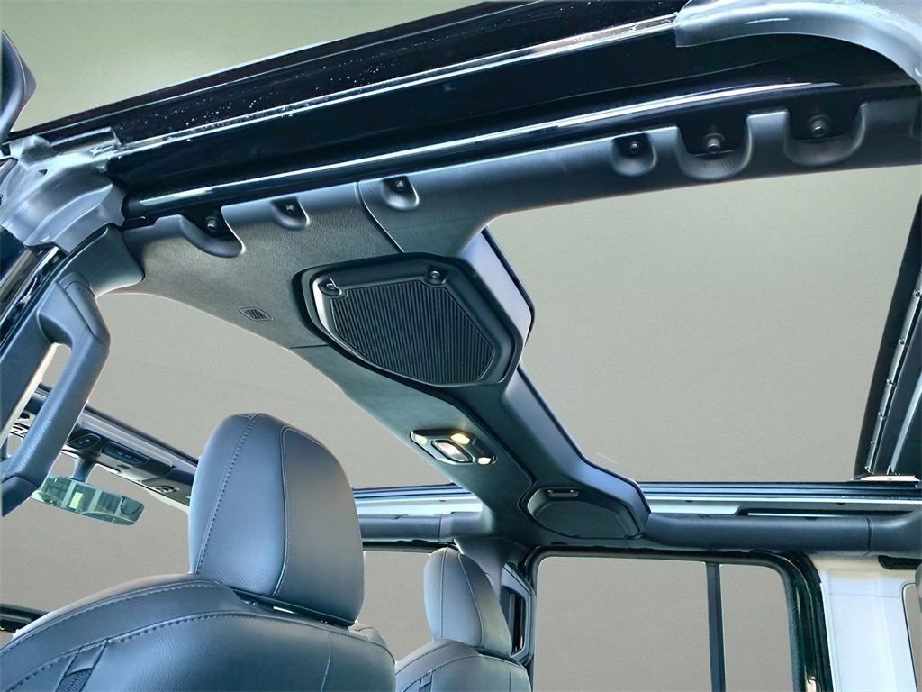 Used 2023 Jeep Wrangler Altitude image 39