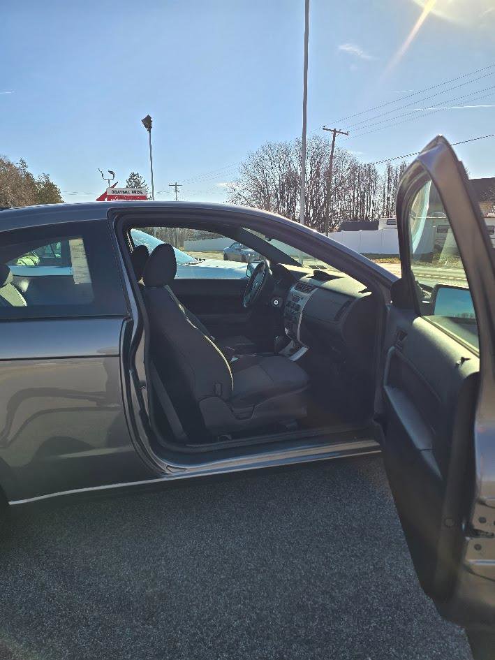 Used 2010 Ford Focus SE image 5