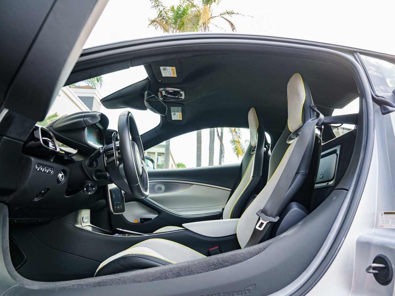 Used 2023 McLaren Artura image 14