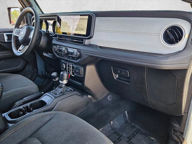 Used 2024 Jeep Wrangler Sahara image 21