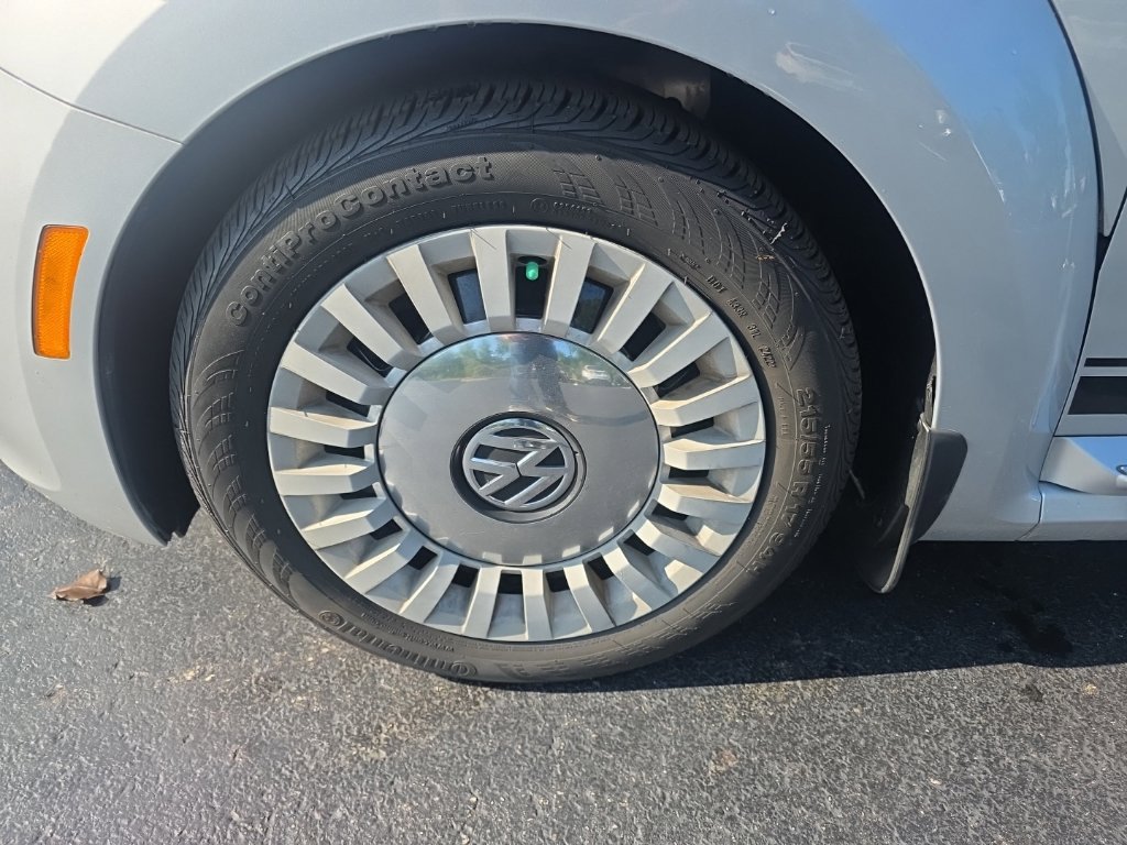 Used 2014 Volkswagen Beetle 2.5 FWD image 9