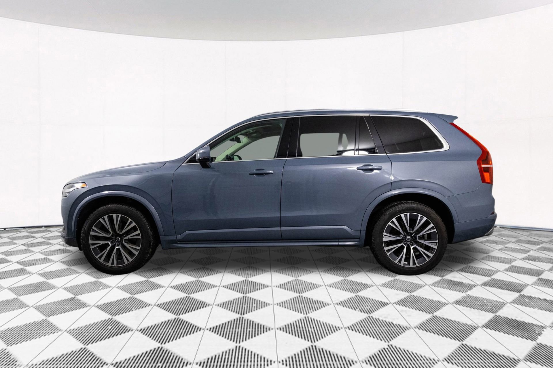 Used 2021 Volvo XC90 T6 Momentum w/ Protection Package image 10