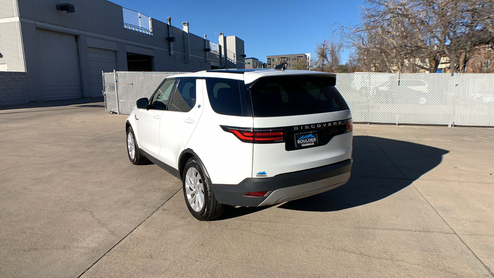 Used 2024 Land Rover Discovery S image 3
