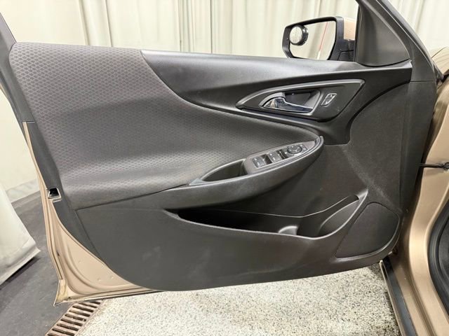 Used 2018 Chevrolet Malibu LT FWD image 16