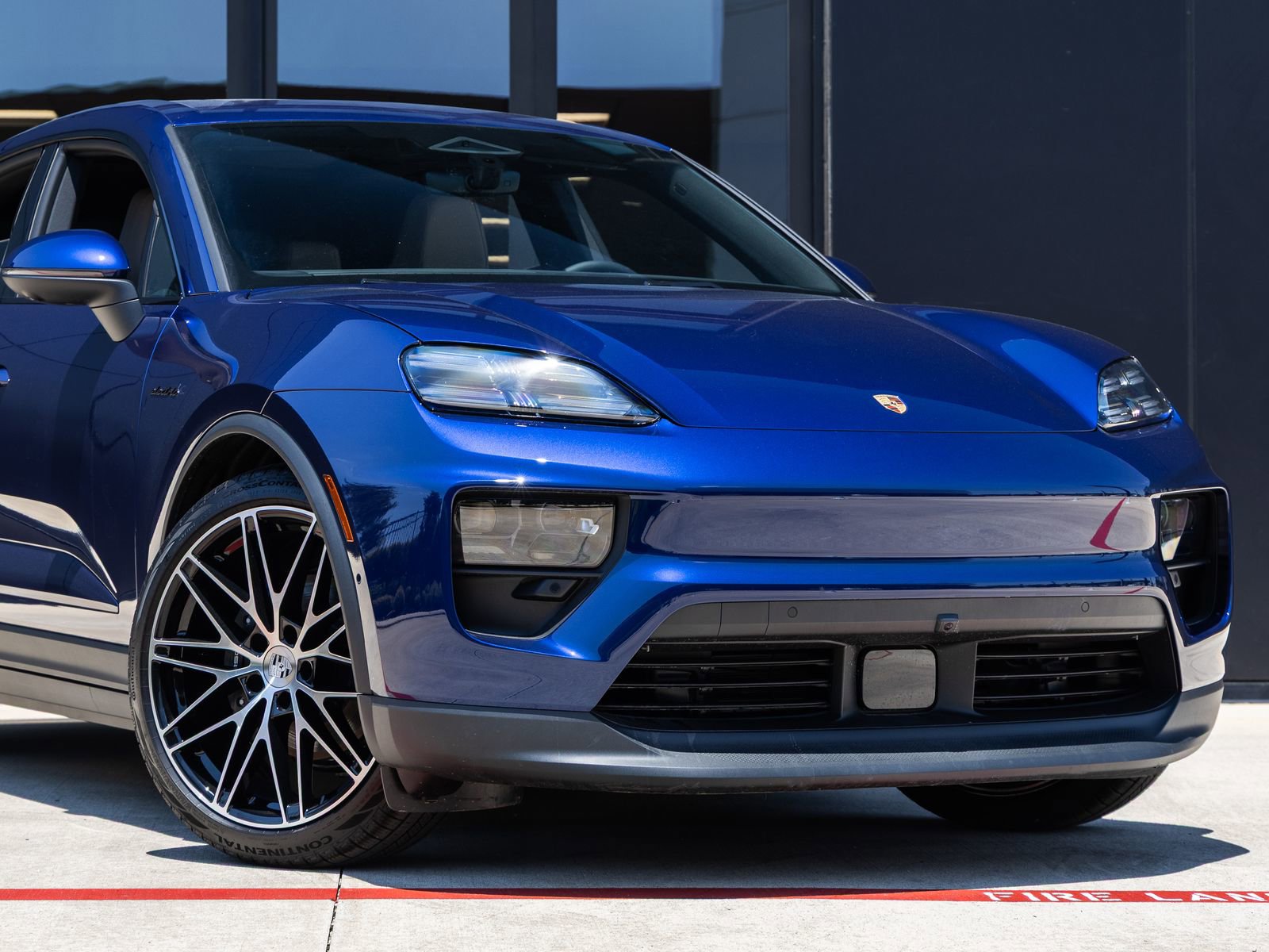 New 2025 Porsche Macan Electric RWD image 9