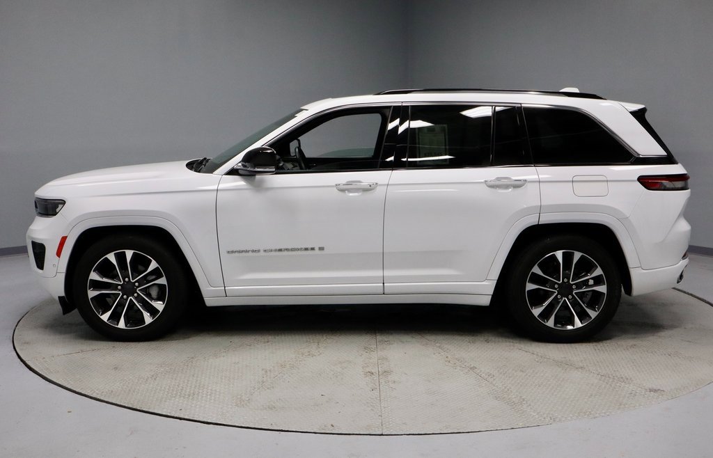 Used 2022 Jeep Grand Cherokee Overland w/ Luxury Tech Group IV image 10