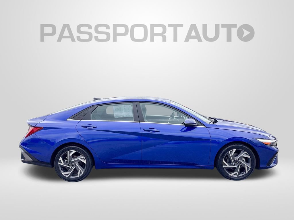 Used 2025 Hyundai Elantra Limited image 10