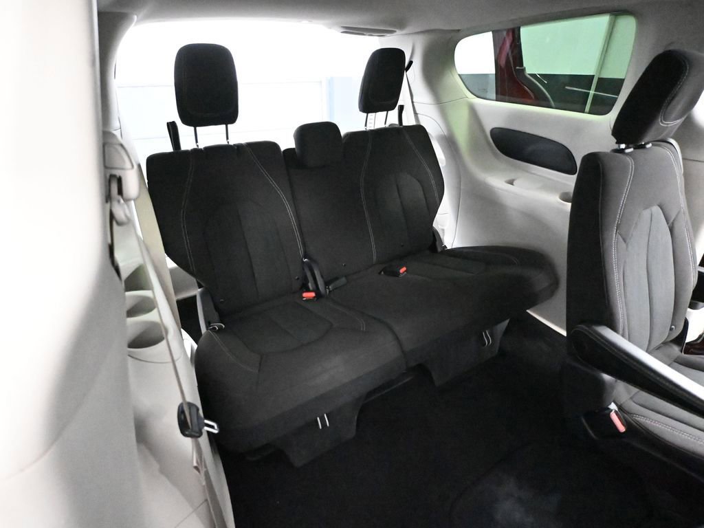 Used 2021 Chrysler Voyager LX image 40