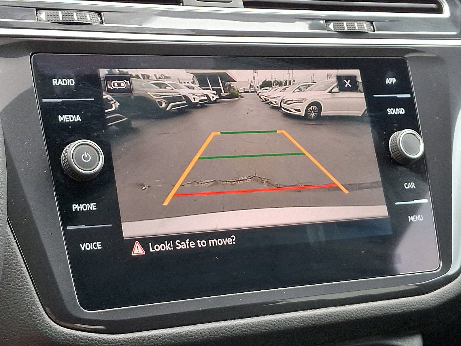 Certified 2024 Volkswagen Tiguan SE image 17