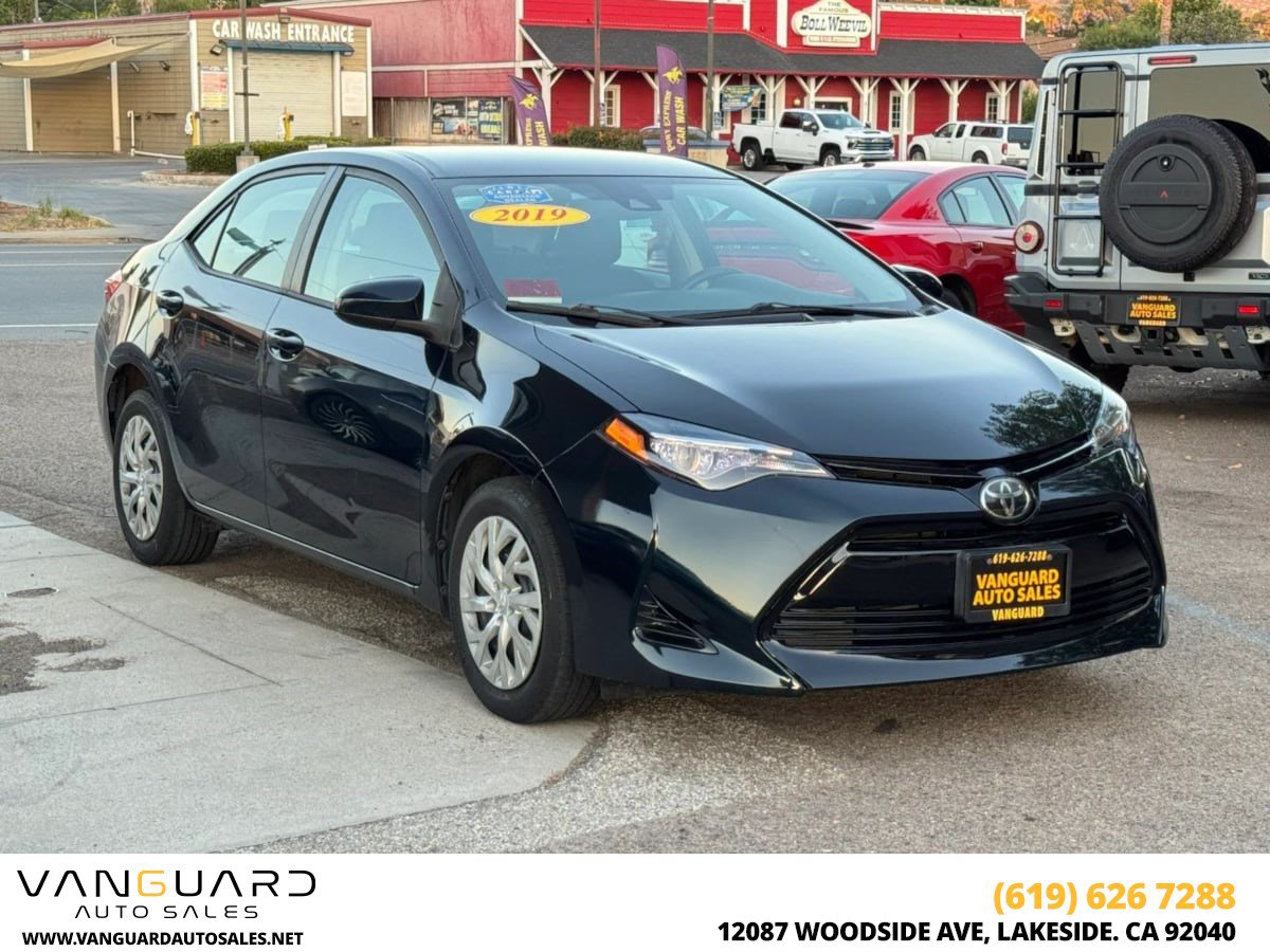 Used 2019 Toyota Corolla LE w/ Carpet Mat Package (TMS) FWD image 1
