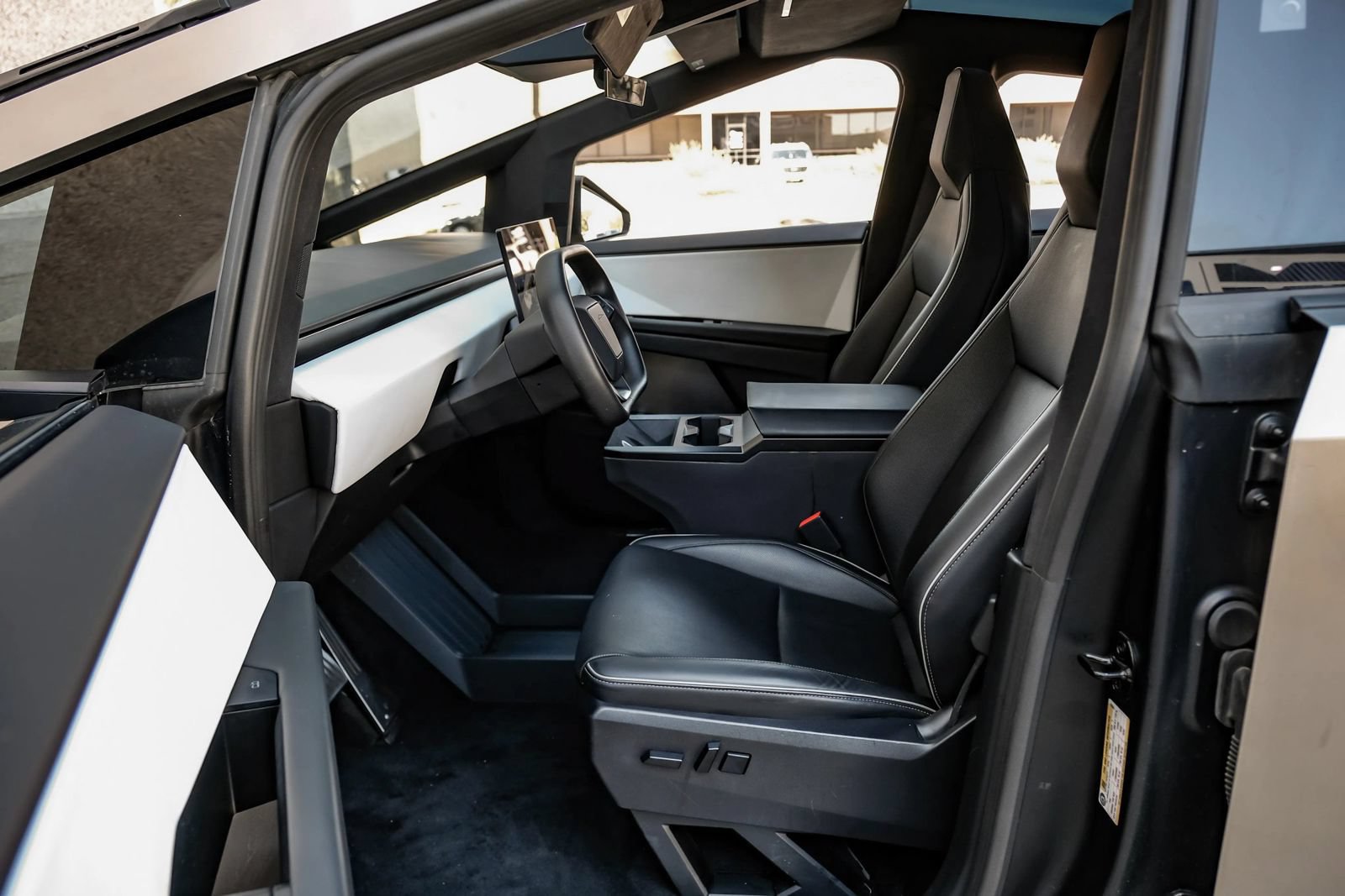 Used 2024 Tesla Cybertruck AWD Crew Cab image 3