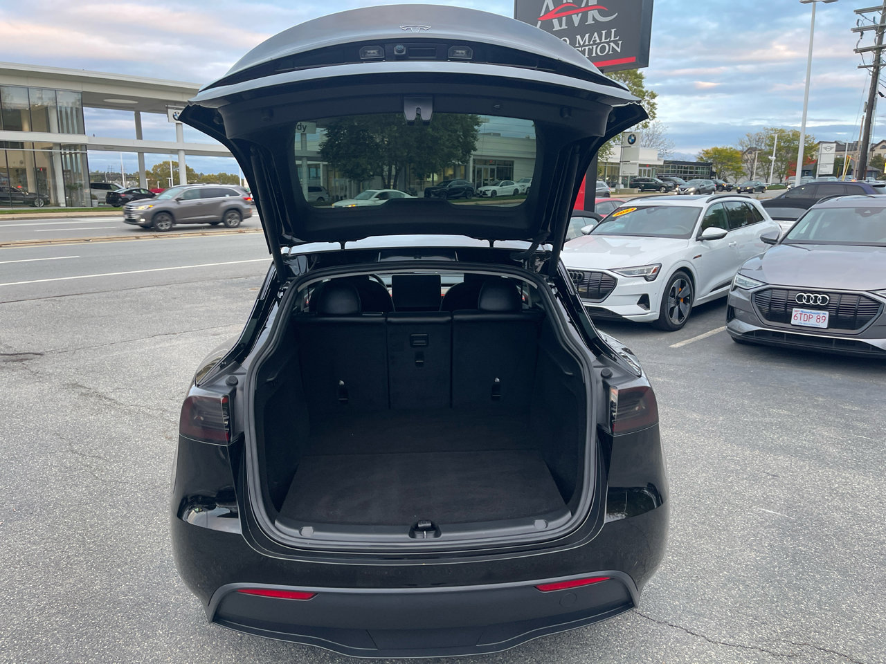 Used 2024 Tesla Model Y Long Range image 47
