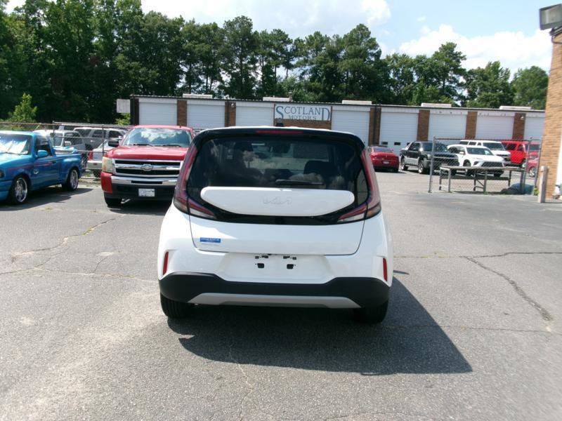 Used 2025 Kia Soul LX w/ LX Technology Package FWD image 7