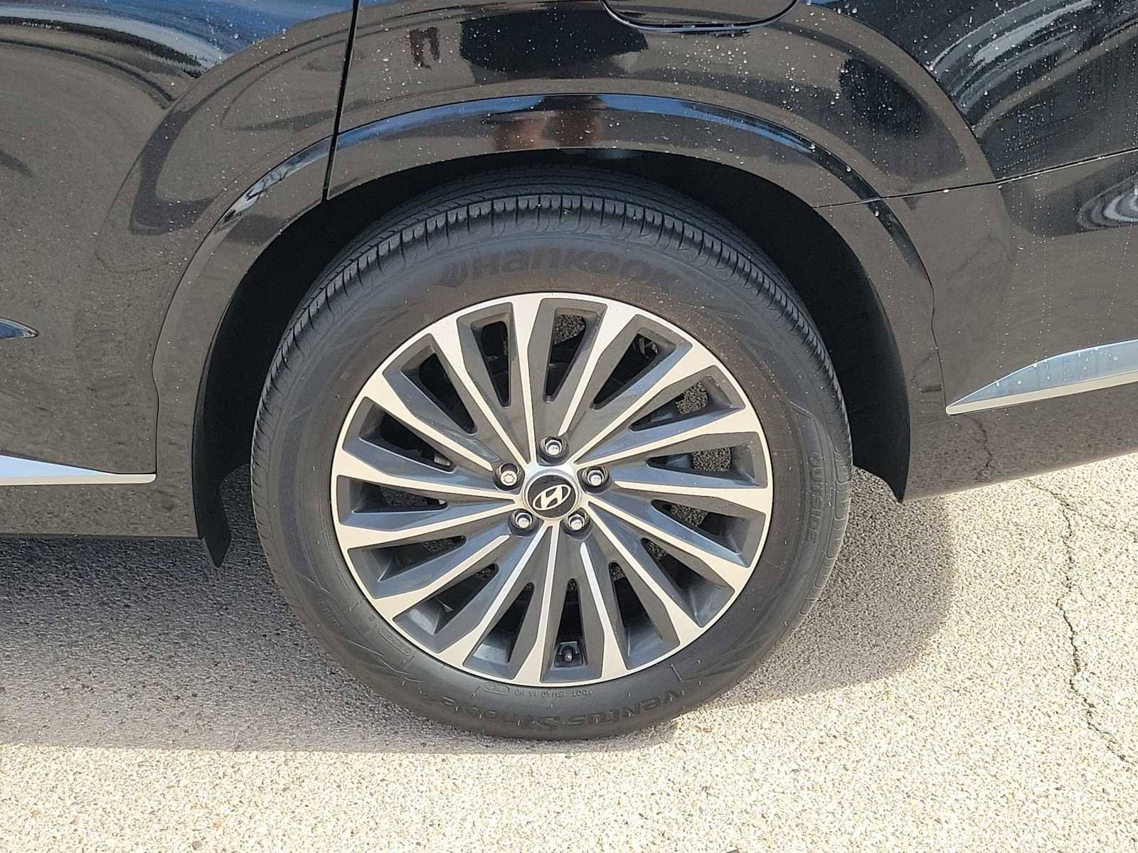 Used 2024 Hyundai Palisade Calligraphy image 4