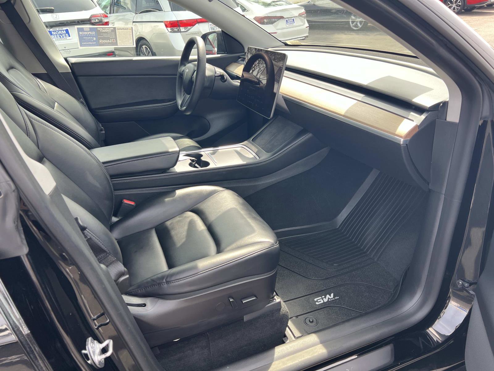 Used 2022 Tesla Model Y Long Range image 30