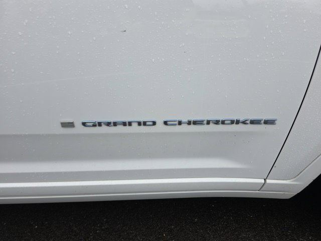 Used 2023 Jeep Grand Cherokee Overland w/ Luxury Tech Group IV AWD/4WD image 31