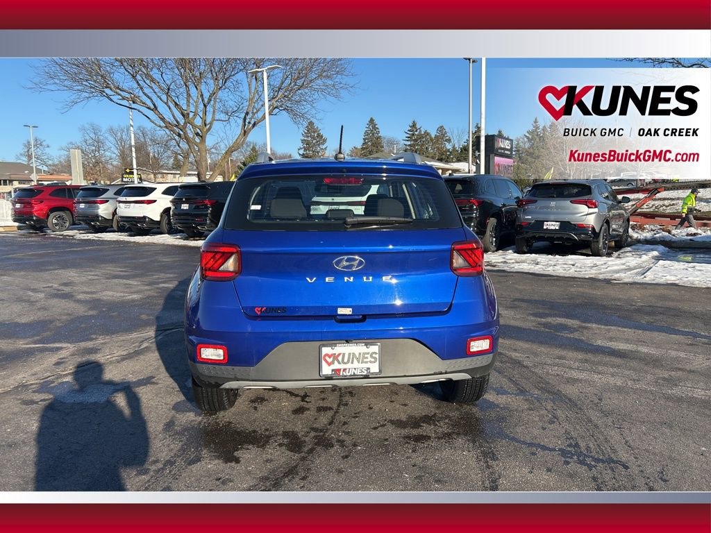 Used 2025 Hyundai Venue SEL FWD image 5