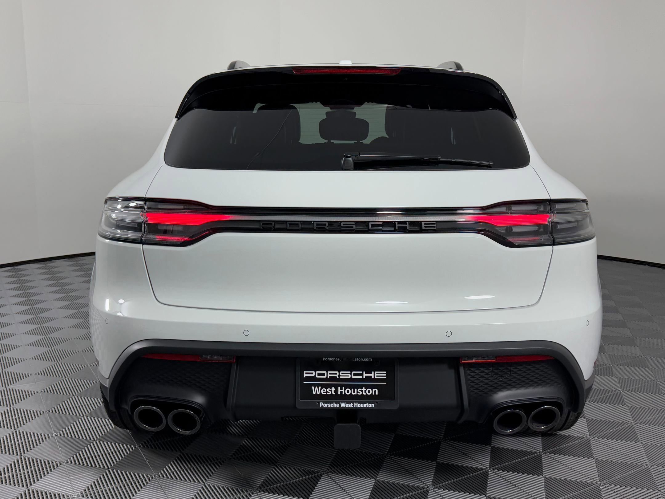 Certified 2026 Porsche Macan AWD/4WD image 10