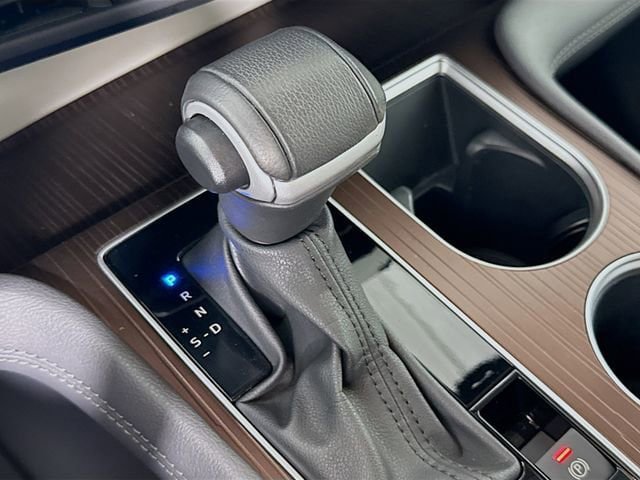 Certified 2024 Toyota Sienna XLE FWD image 16